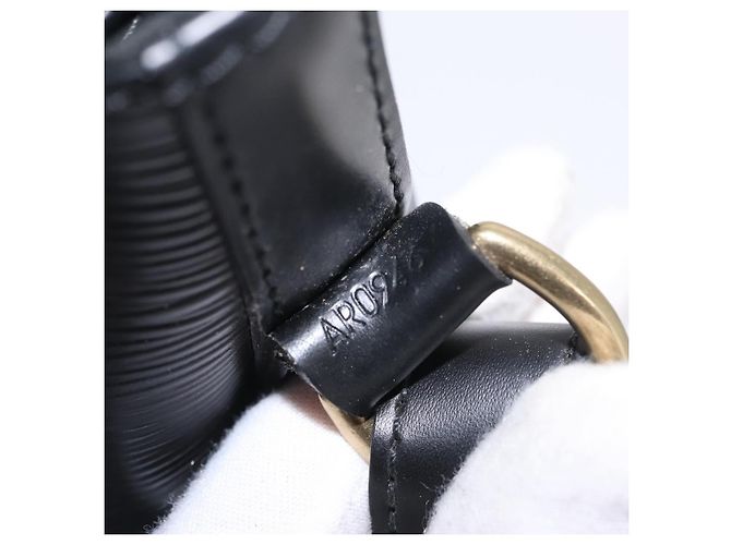 Borsa a tracolla LOUIS VUITTON Epi Petit Noe Nera M44102 LV Auth 200846 Nero - vista 11
