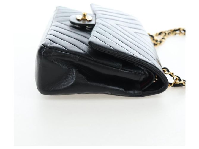 CHANEL V-stitch Chevron Double Flap Matelasse 25 Chain Shoulder Auth BA15583V Negro - vista 4