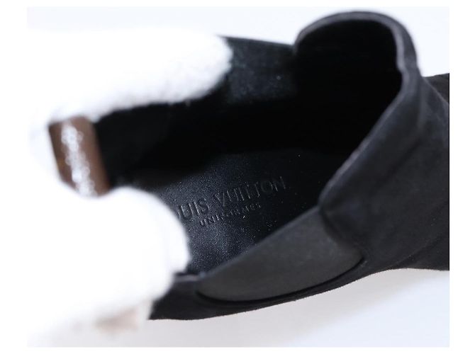 LOUIS VUITTON Botines de Gamuza 37 Negro LV Auth 204943M - vista 13
