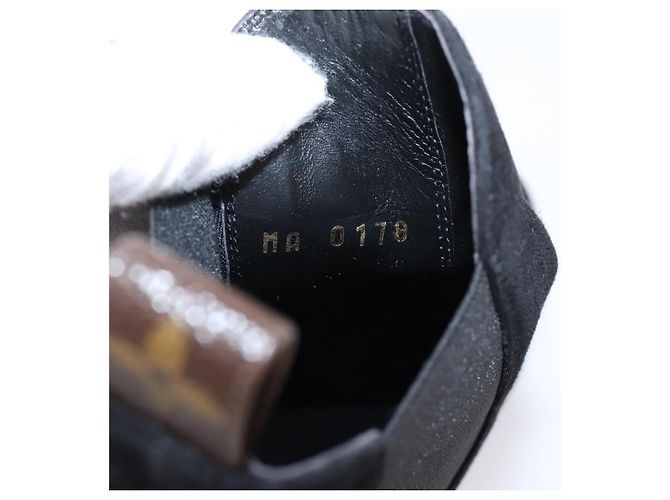 LOUIS VUITTON Botines de Gamuza 37 Negro LV Auth 204943M - vista 14