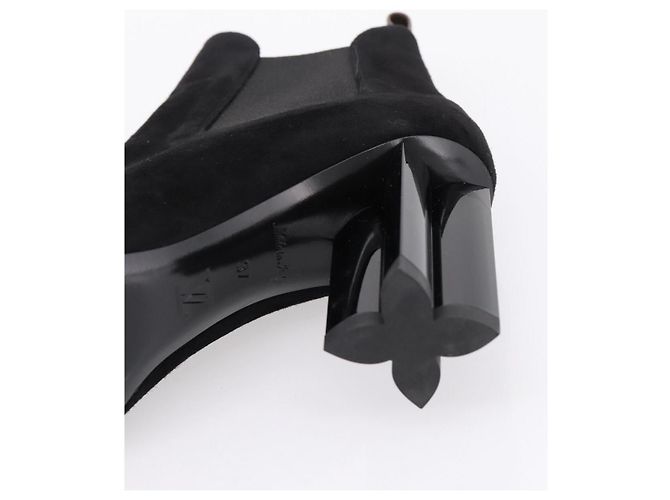 LOUIS VUITTON Botines de Gamuza 37 Negro LV Auth 204943M - vista 9