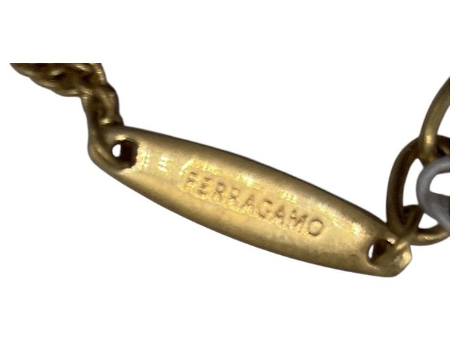 Salvatore Ferragamo Collana con pendente scultoreo Ferragamo in alluminio dorato e ottone D'oro - vista 4