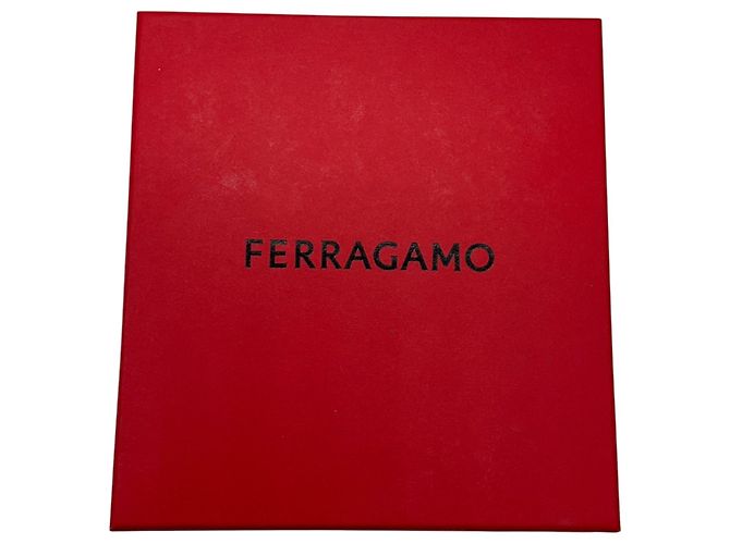 Salvatore Ferragamo Collana con pendente scultoreo Ferragamo in alluminio dorato e ottone D'oro - vista 6