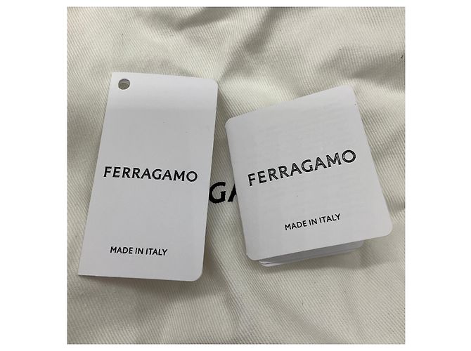 Salvatore Ferragamo Collana con pendente scultoreo Ferragamo in alluminio dorato e ottone D'oro - vista 8