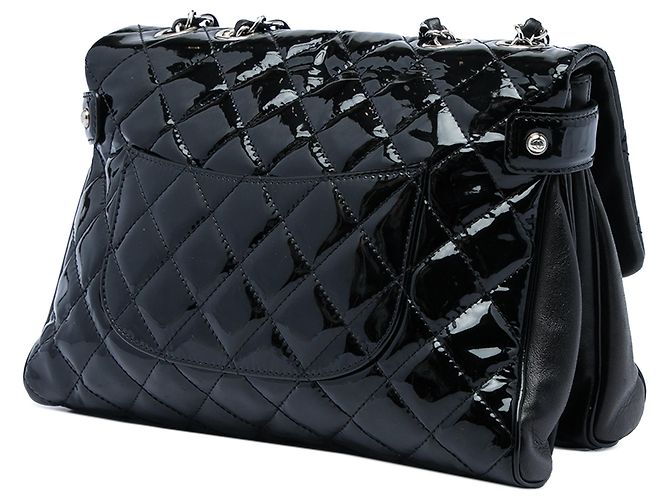 Borsa a tracolla Chanel Large CC trapuntata in vernice nera con doppio scomparto e patta Nero - vista 2