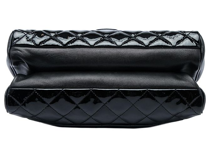 Borsa a tracolla Chanel Large CC trapuntata in vernice nera con doppio scomparto e patta Nero - vista 3