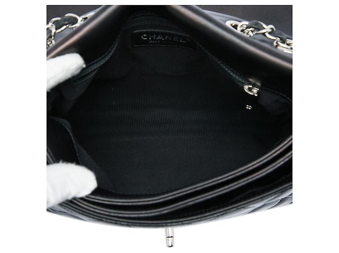 Borsa a tracolla Chanel Large CC trapuntata in vernice nera con doppio scomparto e patta Nero - vista 4