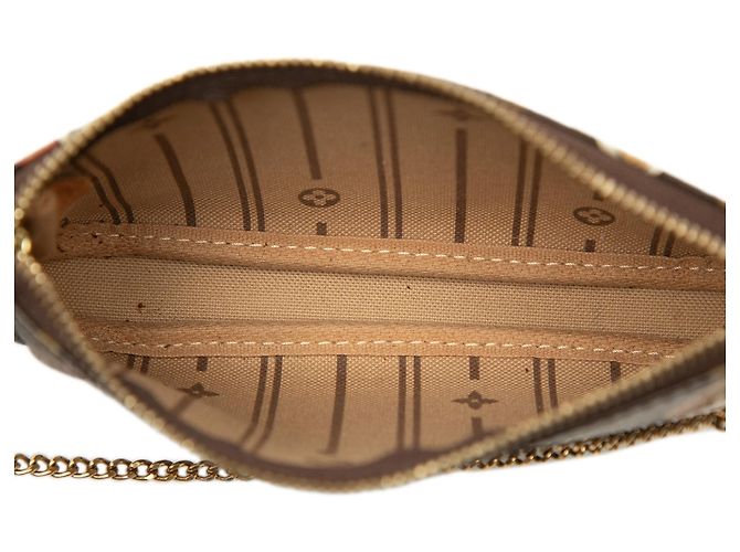 Bolso de mano Louis Vuitton Monogram Trunks and Bags Patch Mini Pochette Accessoires Marrón Castaño - vista 4
