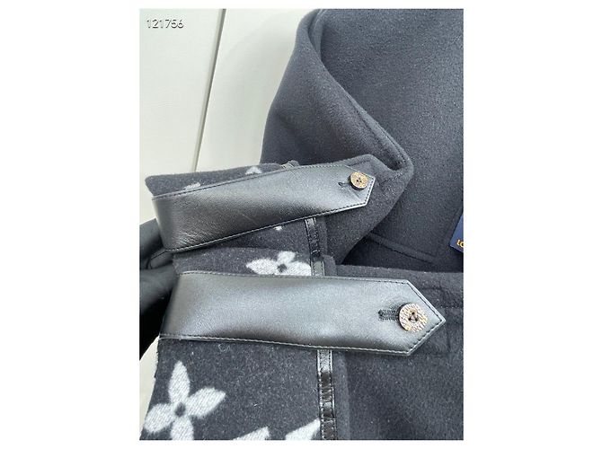 Louis Vuitton Reversible Wool Coat Black Multiple colors - view 4