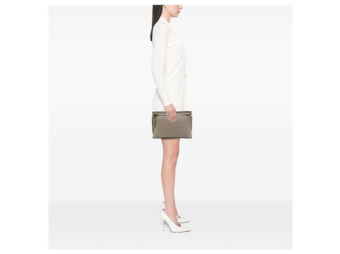Clutch T em couro castanho LOEWE com Anagrama em relevo e padrão repetido Marrom - vista 6