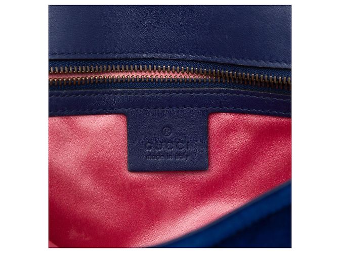 Borsa a tracolla Gucci GG Marmont Matelassé in velluto blu Medium - vista 5