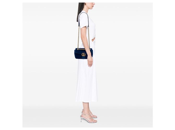 Borsa a tracolla Gucci GG Marmont Matelassé in velluto blu Medium - vista 6