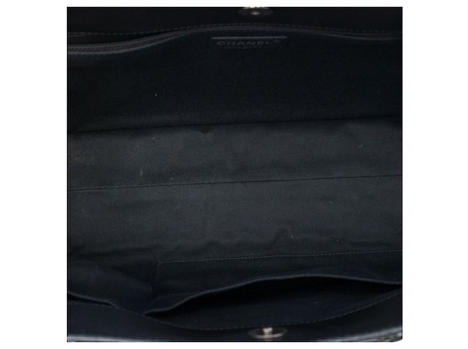 Borsa Tote Chanel Reissue 2.55 in vernice matelassé nera Nero - vista 4