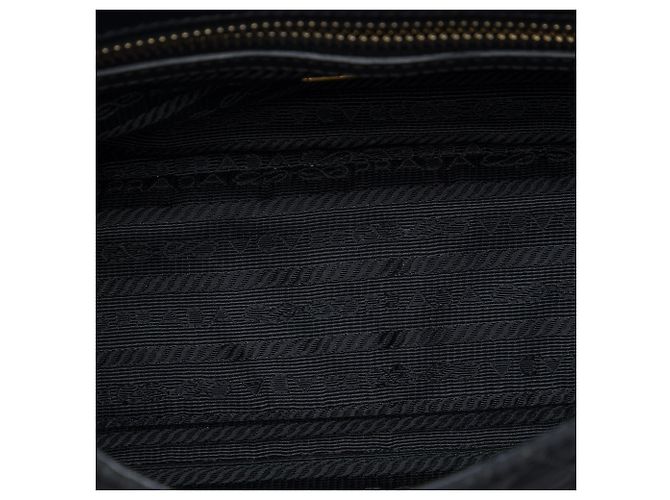Prada Impuntu Tessuto Schultertasche mit Klappe und Kette in Schwarz - Ansicht 4