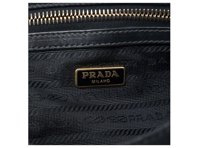 Prada Impuntu Tessuto Schultertasche mit Klappe und Kette in Schwarz - Ansicht 5