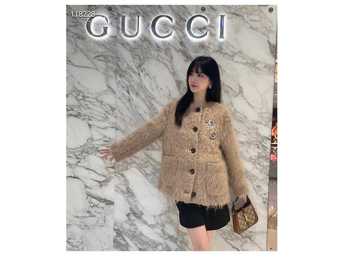 Giacca Gucci beige in lana e mohair con spilla in strass Multicolore - vista 9
