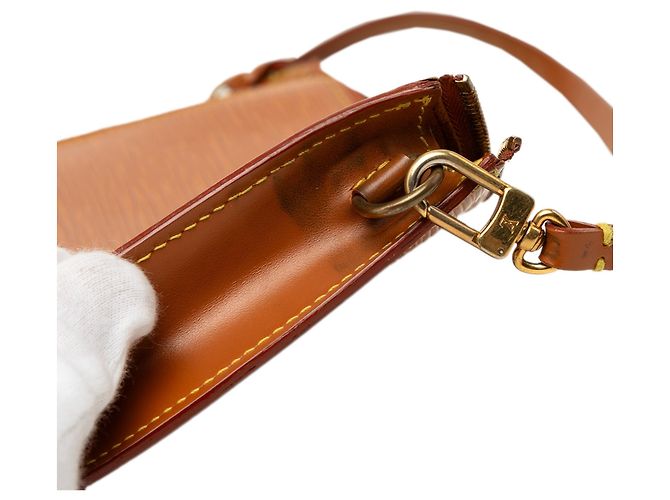 Borsa a tracolla Louis Vuitton Epi Pochette Accessoires Marrone - vista 6