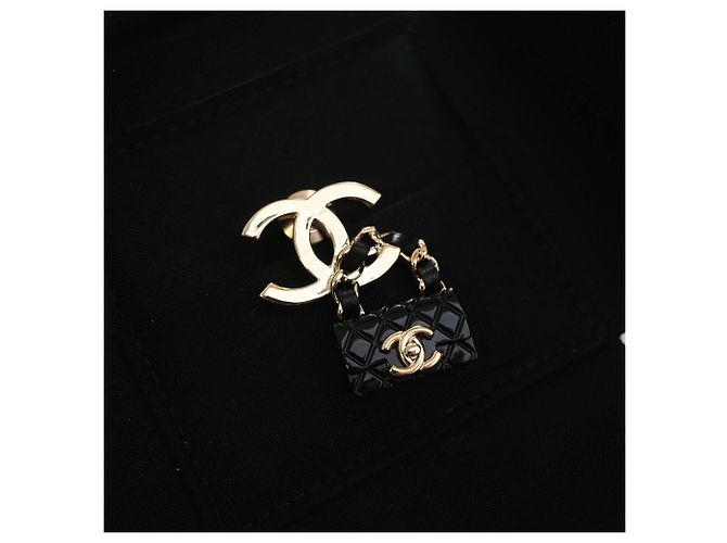 Gold Chanel CC vergoldete gesteppte Emaille-Flap-Bag Brosche Golden - Ansicht 7