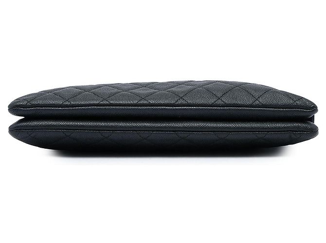 Clutch Zip Chanel Boy O Case in pelle caviar matelassé nera Nero - vista 3
