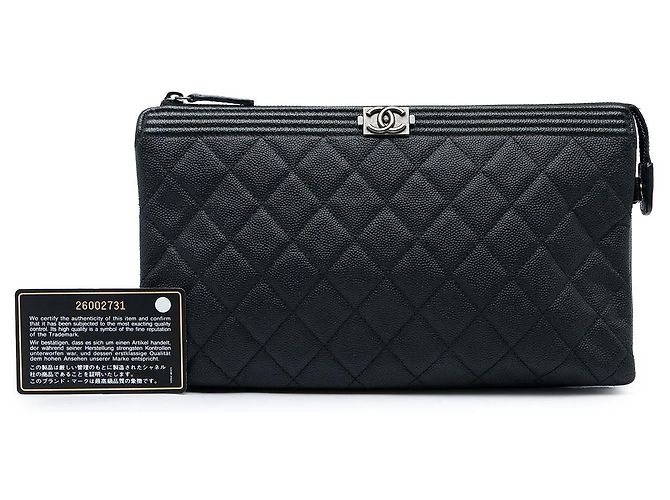Clutch Zip Chanel Boy O Case in pelle caviar matelassé nera Nero - vista 6