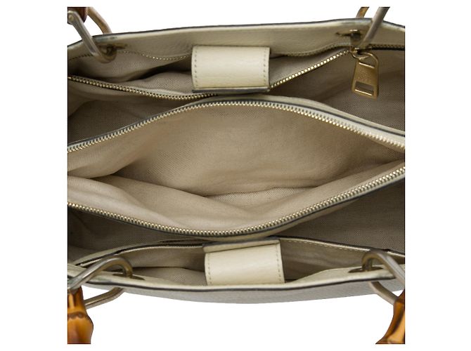 Bamboo Bolsa Shopper Satchel Gucci Medium em couro de bezerro branco com bambu - vista 4