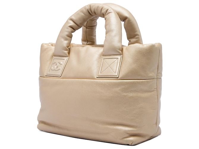 Sac cabas réversible Chanel Coco Cocoon Small en agneau doré - vue 2