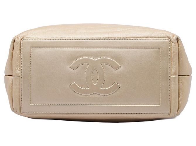 Sac cabas réversible Chanel Coco Cocoon Small en agneau doré - vue 3