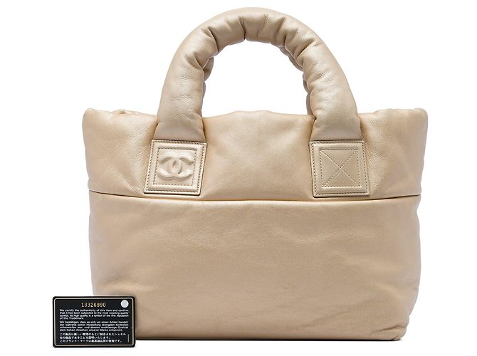 Sac cabas réversible Chanel Coco Cocoon Small en agneau doré - vue 6