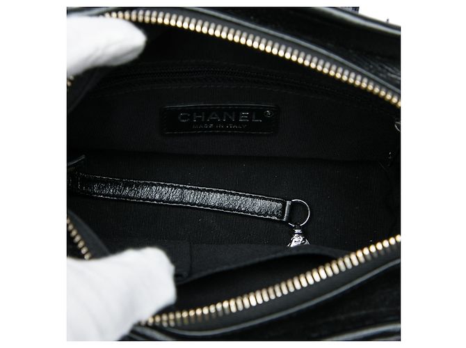 Borsa a tracolla Chanel Gabrielle Small in tweed nero - vista 4