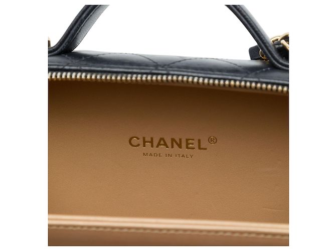 Borsa Vanity Case Satchel Chanel Medium in lambskin nera con placca dorata Nero - vista 5