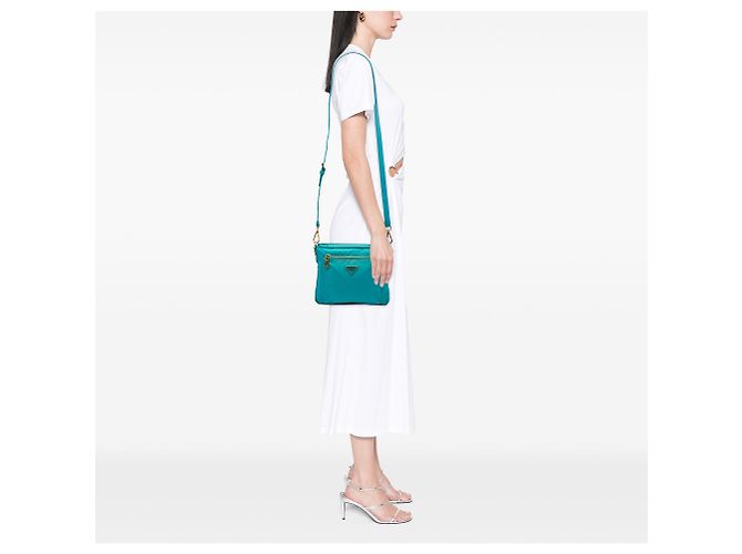 Borsa a tracolla Prada in Tessuto blu con rifiniture in Saffiano e chiusura a zip - vista 6