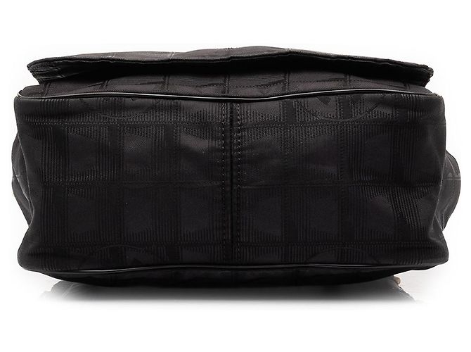 Borsa a tracolla Chanel New Travel Line in nylon nero - vista 3