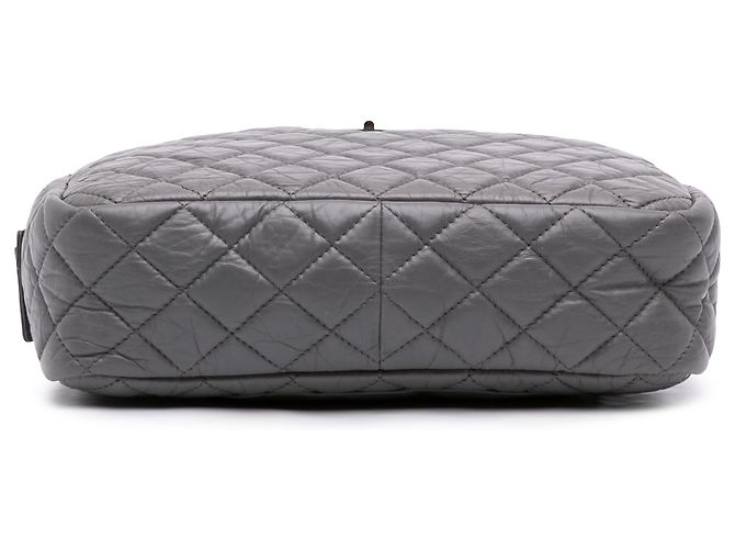 Borsa Camera Chanel Reissue 2.55 Large in pelle di vitello invecchiata matelassé Grigia Grigio - vista 3