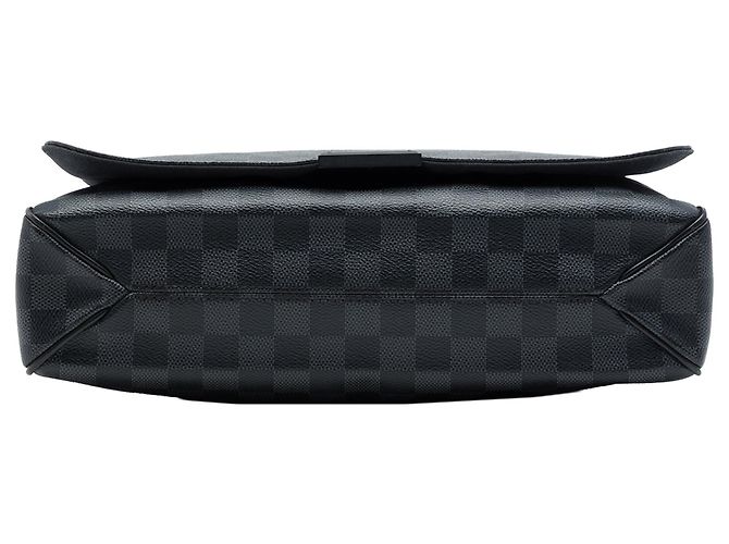 Borsa a tracolla Louis Vuitton District MM Damier Graphite Nera Nero - vista 3