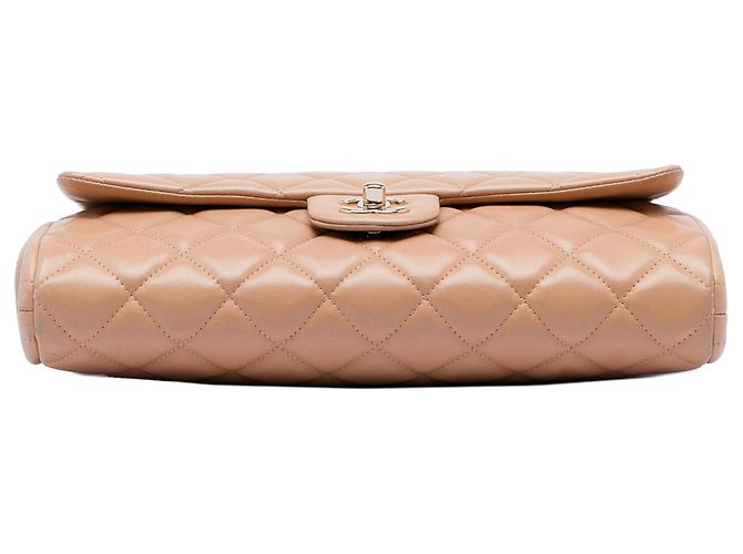 Clutch Chanel CC in pelle d'agnello trapuntata marrone con tracolla a catena - vista 3