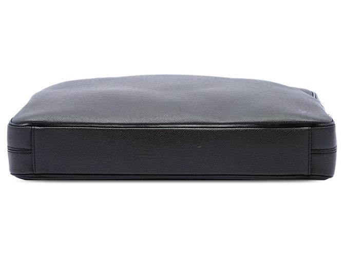 Louis Vuitton Taiga Porte Documents Business PM Nero - vista 3