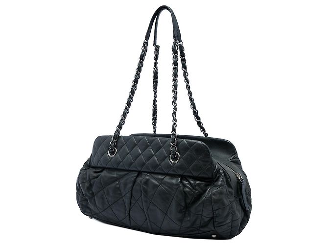 Bolso Bowling Chanel Chic Quilt de piel de becerro iridiscente acolchada negra Negro - vista 2