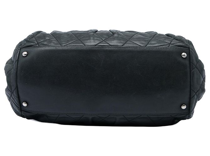 Bolso Bowling Chanel Chic Quilt de piel de becerro iridiscente acolchada negra Negro - vista 3