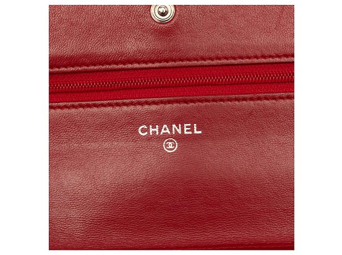 Borsa a tracolla Chanel CC rossa in nappa embossed con camelia, Wallet On Chain Rosso - vista 5