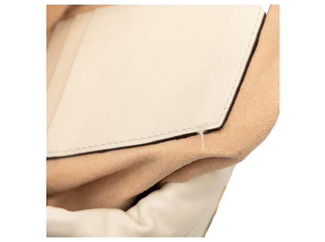 Borsa a secchiello Gucci Small GG Marmont in pelle di vitello matelassé bianca Bianco - vista 6