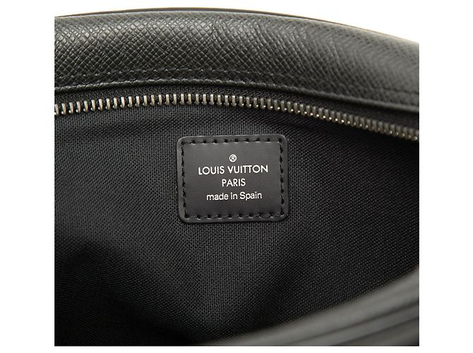 Borsa a pochette Louis Vuitton Taiga Pochette Kaluga Nera Nero - vista 5