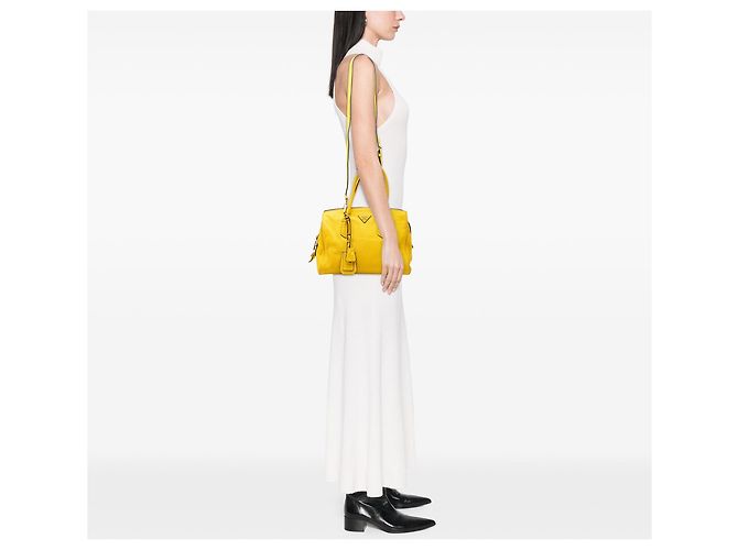 Sac à main Prada Vitello Daino avec fermeture éclair jaune - vue 6