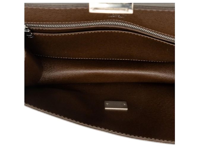 Borsa a Pochette Louis Vuitton Taiga Selenga Marrone - vista 4