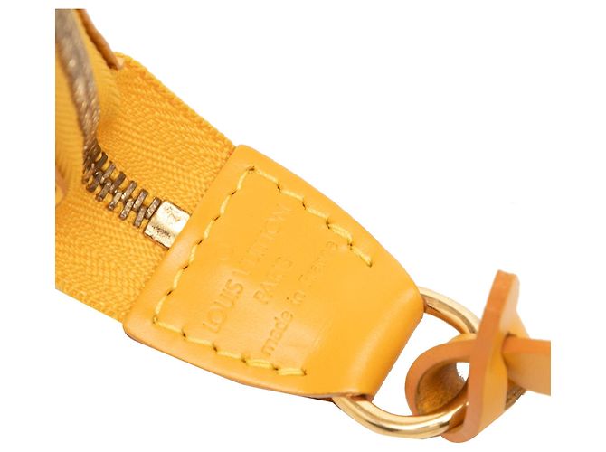 Borsa a tracolla Louis Vuitton Epi Pochette Accessoires Gialla Giallo - vista 5