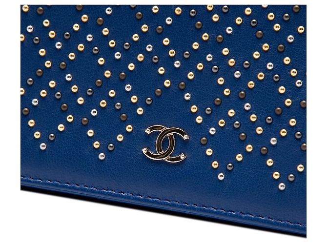 Borsa a tracolla Chanel CC in lambskin blu con borchie Wallet On Chain - vista 5