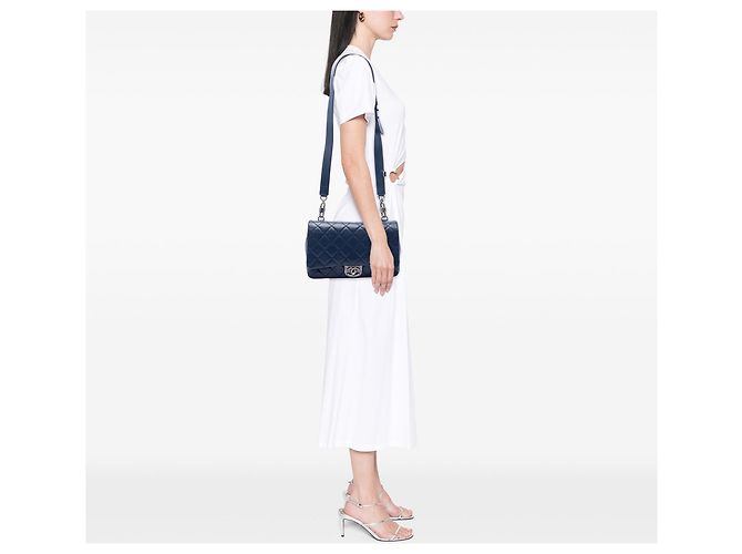 Chanel Large Quilted Satchel aus blauem Ziegenleder mit Taillenkette und doppeltem Tragegriff - Ansicht 6