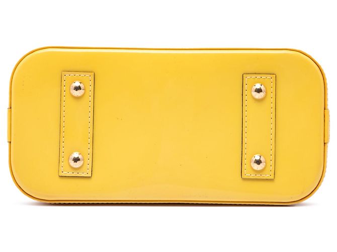 Bolso Louis Vuitton Monogram Vernis Alma BB Amarillo - vista 3