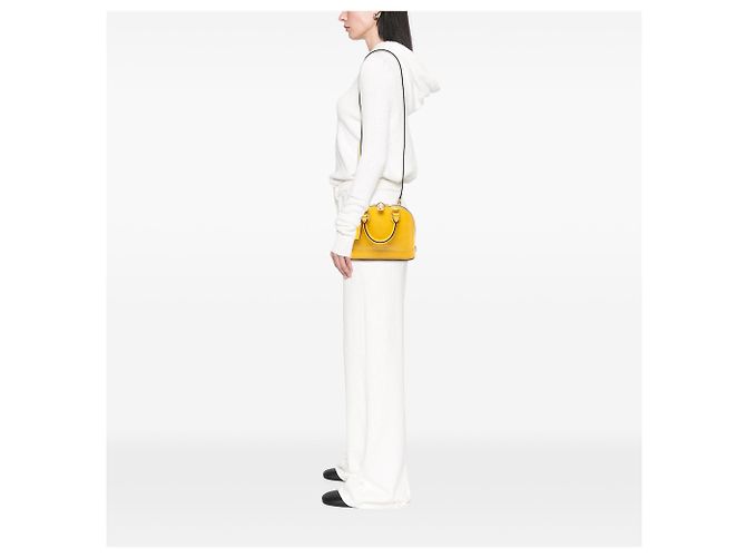 Bolso Louis Vuitton Monogram Vernis Alma BB Amarillo - vista 6