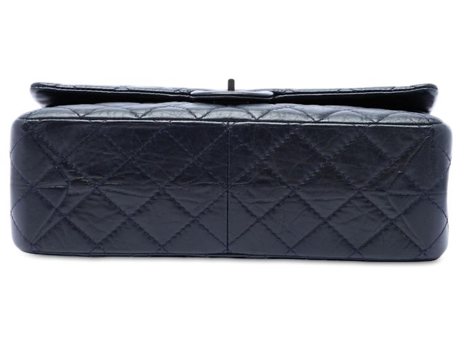 Borsa a tracolla Chanel Reissue 2.55 Double Flap 226 in pelle di vitello matelassé blu - vista 3