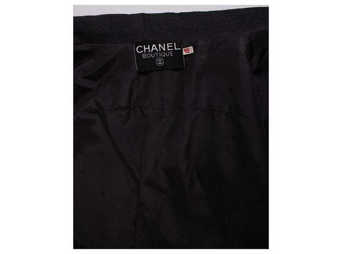Chanel, traje de lana gris con botones dorados - vista 6